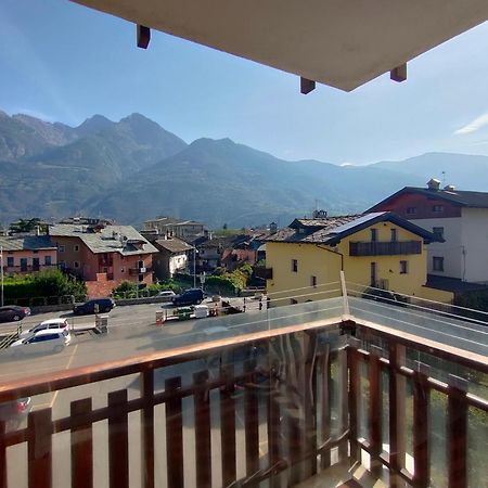 Appartamento Chentre En Ville - A 2 Passi Dal Centro - Parcheggio Gratuito - Cir-Vda-Aosta-0073 Bagian luar foto