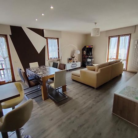 Appartamento Chentre En Ville - A 2 Passi Dal Centro - Parcheggio Gratuito - Cir-Vda-Aosta-0073 Bagian luar foto