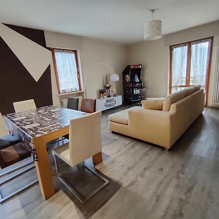Appartamento Chentre En Ville - A 2 Passi Dal Centro - Parcheggio Gratuito - Cir-Vda-Aosta-0073 Bagian luar foto