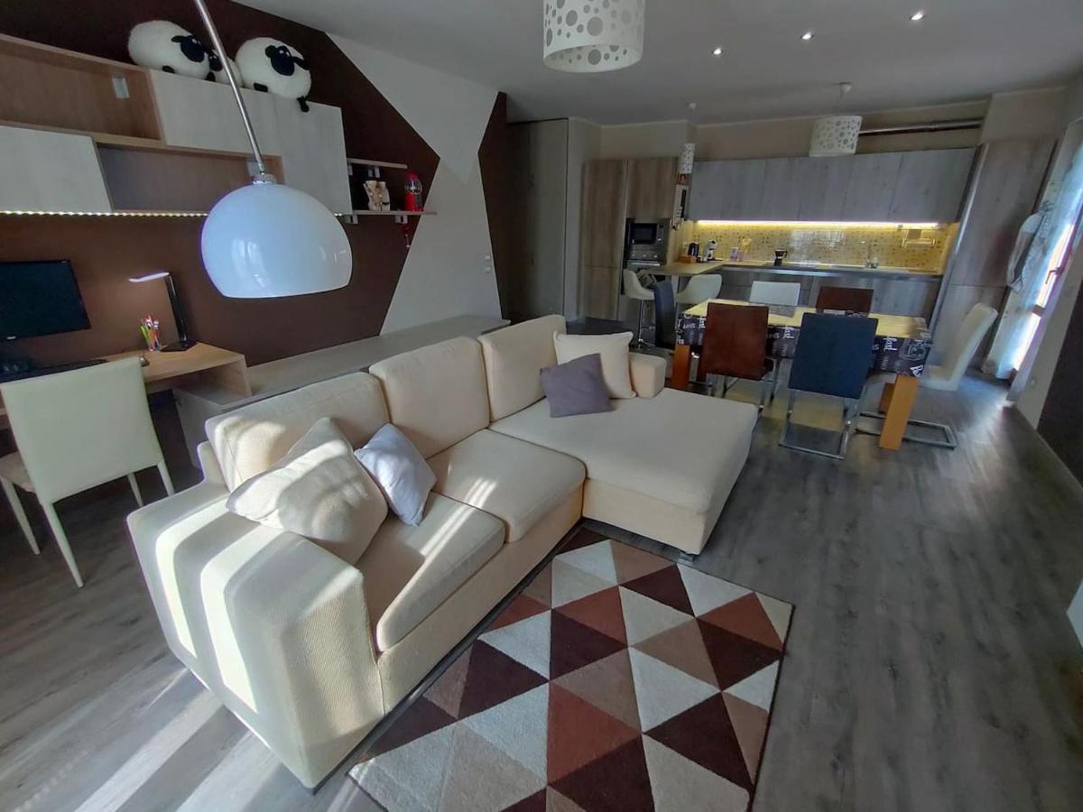 Appartamento Chentre En Ville - A 2 Passi Dal Centro - Parcheggio Gratuito - Cir-Vda-Aosta-0073 Bagian luar foto