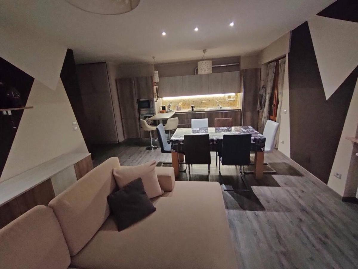 Appartamento Chentre En Ville - A 2 Passi Dal Centro - Parcheggio Gratuito - Cir-Vda-Aosta-0073 Bagian luar foto