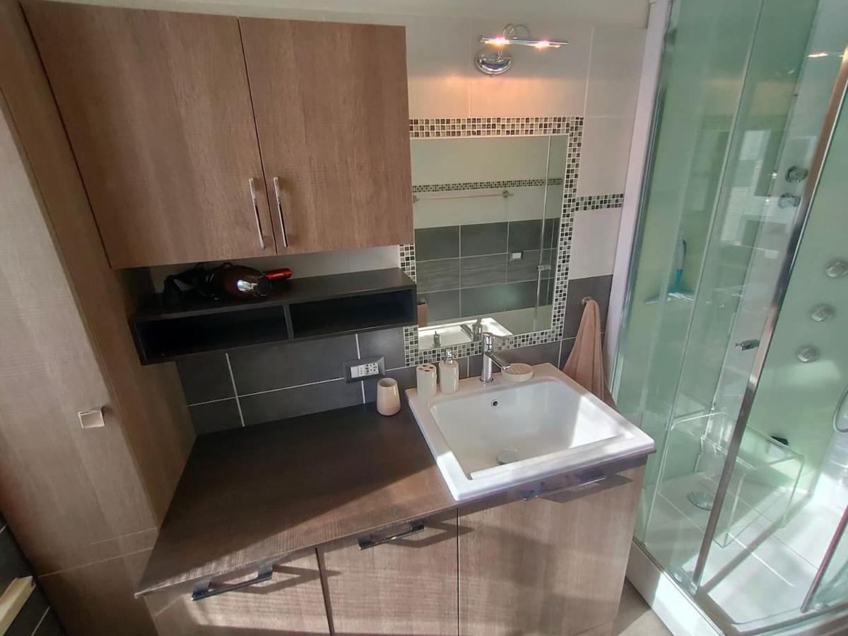 Appartamento Chentre En Ville - A 2 Passi Dal Centro - Parcheggio Gratuito - Cir-Vda-Aosta-0073 Bagian luar foto