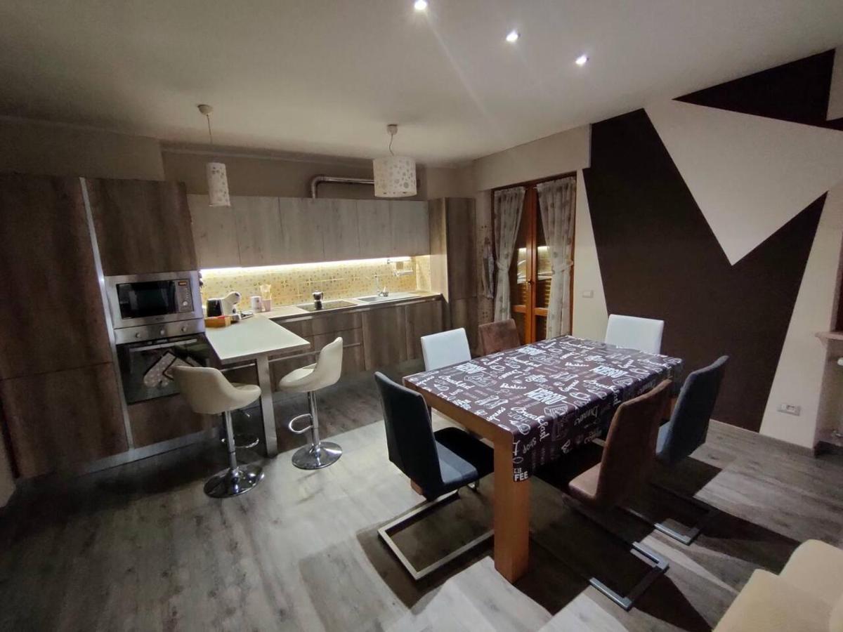 Appartamento Chentre En Ville - A 2 Passi Dal Centro - Parcheggio Gratuito - Cir-Vda-Aosta-0073 Bagian luar foto
