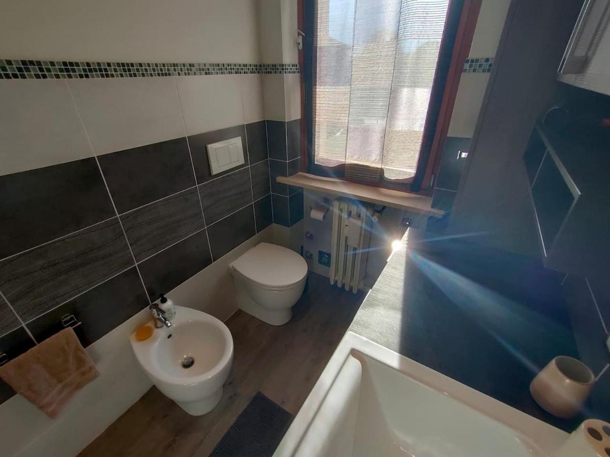Appartamento Chentre En Ville - A 2 Passi Dal Centro - Parcheggio Gratuito - Cir-Vda-Aosta-0073 Bagian luar foto